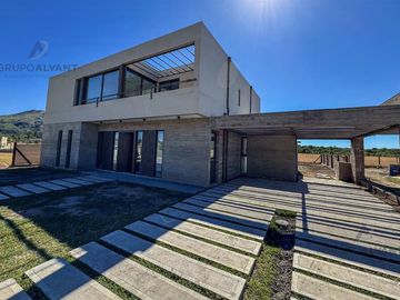 VENTA Casa 3 dormitorios. Almasierra. JK