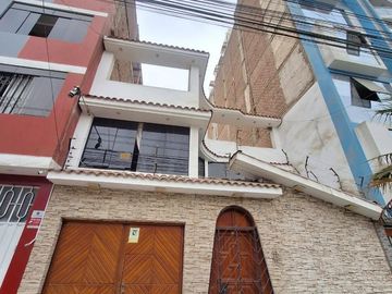 ¿Buscas Una Casa Amplia, Bien Ubicada Y Que Puedas...