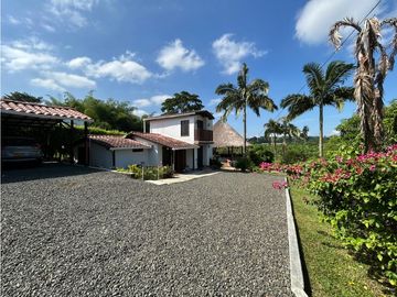 Casa campestre en condominio para la venta en Combia,...