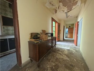 Amplio apartamento para remodelar en el Centro de Bogotá...