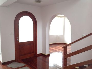 Venta casa de 235m2 con 3 dormitorios con baño sector...