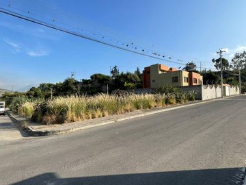 Venta terreno de 601m2 en la Urbanización El Rosario...