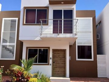 Casa Amoblada en Venta  Urbanizacion Rosabell Via...