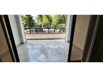 VENDO APARTACASA PARQUE ENVIGADO 6 ALCOBAS 4 PATIOS...