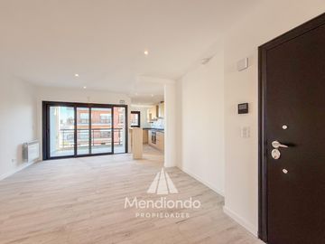 Semipiso en Dúplex 4 amb a estrenar. Cochera y terraza....