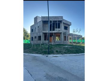 CASA  A ESTRENAR (PRONTO A TERMINAR)B° PRIVADO–JUANA...