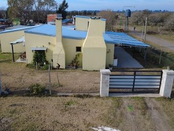 Casa en  VENTA calle 17 y 100  ENSENADA