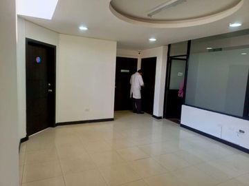 CONSULTORIO/OFICINAS EN RENTA EN FICOA. AMBATO