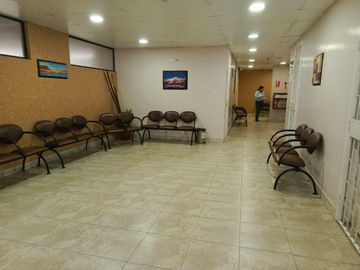 CONSULTORIO EN RENTA EN CLINICA. CENTRO DE AMBATO