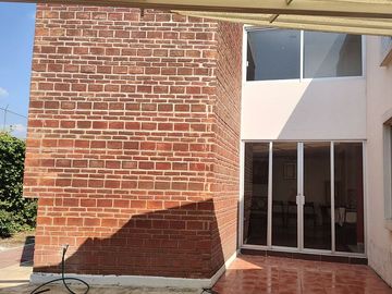 CASA EN VENTA POR CALZADA ZAVALETA EN PUEBLA