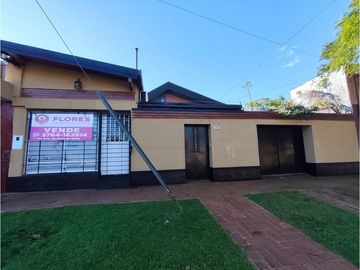 HERMOSA CASA A METROS DE LA COSTANERA, BOUCHARDO Y LOPEZ...