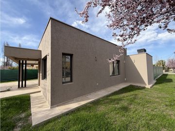 Venta casa 4 ambientes en  Lujan de Cuyo