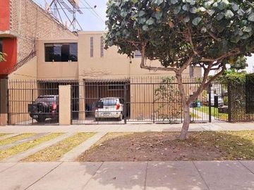 ALQUILO LOCAL COMERCIAL EN ANGAMOS- FRENTE AL HOPITAL...