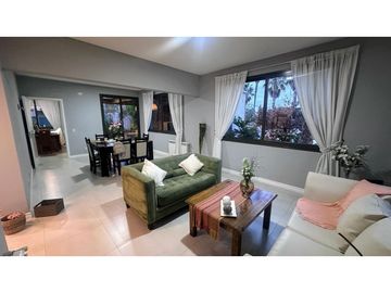 Venta casa 4 dormitorios en  Godoy Cruz Barrio Palmares
