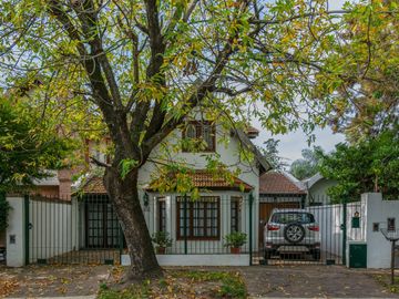 VENTA DE CASA EN HURLINGHAM 7 AMB-PILETA-QUINCHO-PARQUE