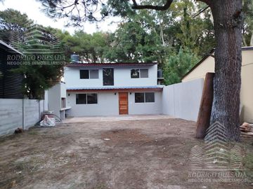 ¡Casa en lote dentro de barrio privado!
