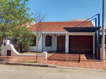 HERMOSA CASA 4 DORMIT, PILETA CON CALDERA, QUINCHO, BAÑO...