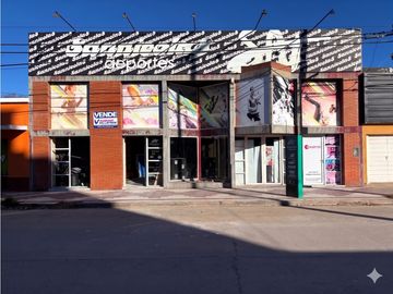 DOS LOCALES COMERCIALES EN EL CENTRO ALMAFUERTE