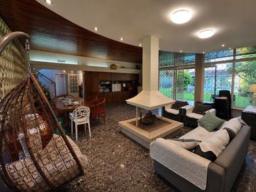 Venta Casa estilo americana de 7 ambientes Gran jaridin...