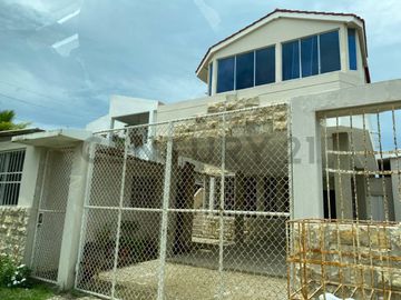 Casa en Venta en Sector Comercial – La Libertad V.Vill