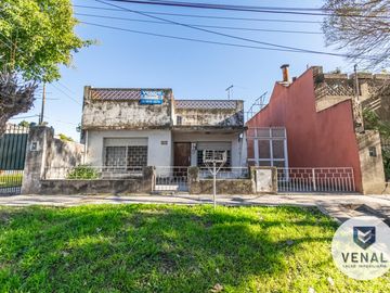 Venta Casa 4 ambientes, 3 dormitorios, patio, terraza,...