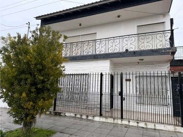 Chalet en 2 plantas de 6 ambientes CHAUVIN, Patio,...