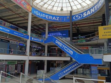 Vendo Tienda En Primer Piso En Centro Comercial Malvinas...