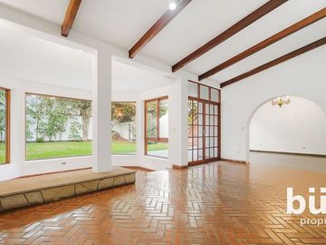 CASA CON AMPLIO TERRENO EN VENTA FRENTE MUSEO DE ORO, SURCO