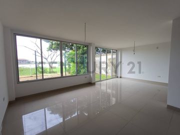 Casa de Estreno en Venta con Vista al Río – Romareda,...