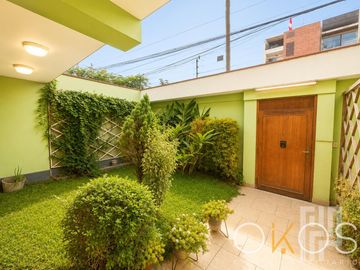 Casa en Venta -Surco - Batallon Callao | 300.50 m² | 5...