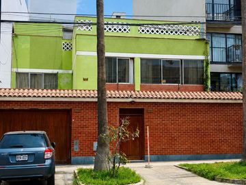 Casa en Venta -Surco - Batallon Callao | 300.50 m² | 5...