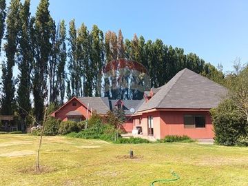 Gran casa en condominio. María Pinto