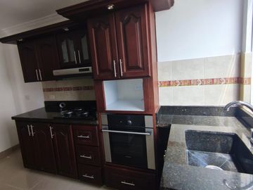 Iluminado Apartamento para Arriendo en Pilarica,...