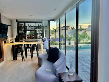 VENTA CASA MODERNA  PISCINA ISLA MOCOLI SAMBORONDON  (KAR)