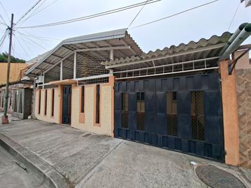 Casa de venta en Cdla Esteros, Sur Guayaquil, CyP