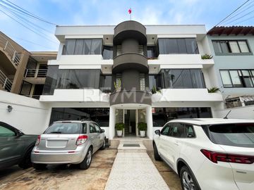 Flat En Primer Piso, Calle Ricardo J. Angulo Ramirez,...