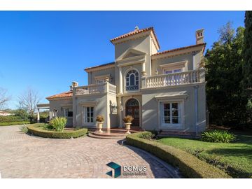 VENTA CASA DE CATEGORIA EN EL TIPAL CLUB DE CAMPO