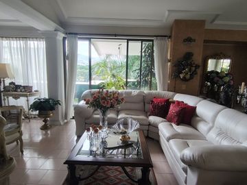 VENDO PENT-HOUSE EN EL REFUGIO, CALI.