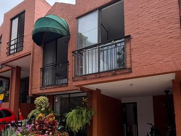 VENTA DE CASA EN UNIDAD EN CERROS DE GUADALUPE