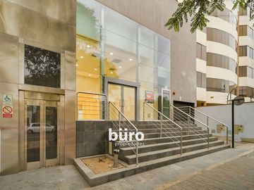 LOCAL COMERCIAL EN VENTA  CON 24 ESTAC. EN...