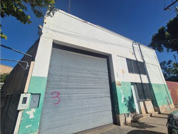 ALQUILA GALPON CON OFICINAS - EN CALLE LEANDRO N. ALEM -...