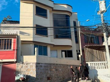 CASA RENTERA DE VENTA EN AZOGUES