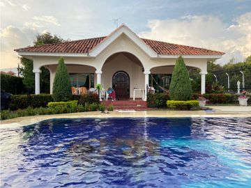 Venta Casa Campestre en Chinauta Cundinamarca con Piscina