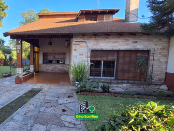 Casa Chalet 7amb con quincho en venta en Grand Bourg