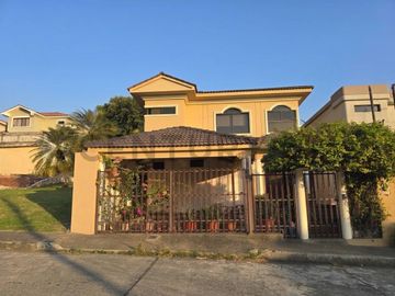 Venta Casa con Jacuzzi de 3 Dormitorios en la Ciudadela...