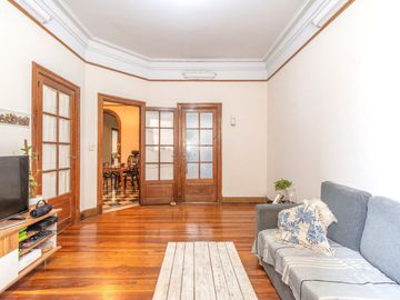 Venta Depto. Semipiso 4 Amb c/Dependencia - Flores