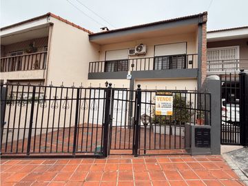 Venta Casa Zona Thompson 3 Dormitorios Patio Con Verde...