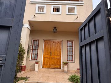 CASA EN VENTA BARRIO CERROS COLORADOS JUANA KOSLAY