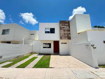 Casa al sur de la ciudad, dentro de coto Rancho Santa Monica
