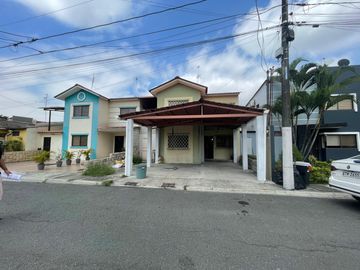 Casa en Alquiler Urb Fuentes del Rio /cerca al municipio...